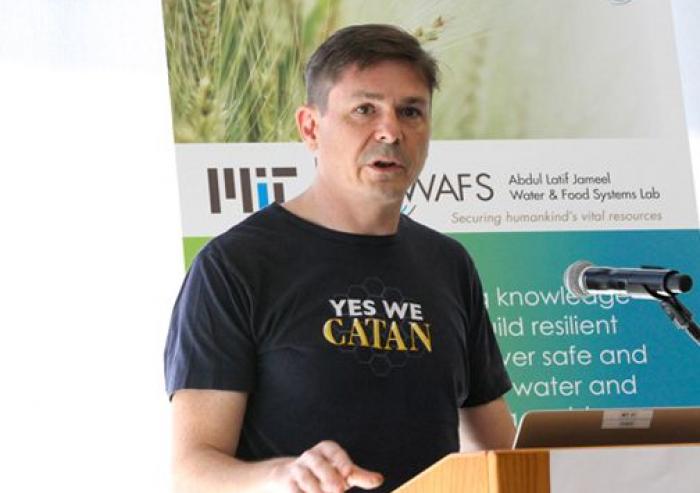 Christopher Voigt, a professor of biological engineering, presents the latest research results for a J-WAFS-funded project that seeks to engineer cereal grains to produce their own fertilizer. Photo: Andi Sutton/J-WAFS