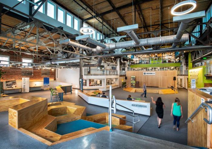 Greentown Labs is the largest clean technology incubator in North America by both square feet and the number of member companies. The open layout of its entrance, shown here, is designed to host events and encourage collaboration.Images:  Barr...