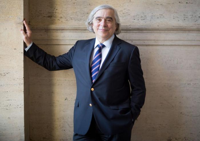 Nuclear physicist Ernest J. Moniz has returned to MIT following more than three and a half years of service as the 13th U.S. Secretary of Energy. During his time in Washington he led the implementation of President Obama’s commitment to an “al... Nuclear physicist Ernest J. Moniz has returned to MIT following more than three and a half years of service as the 13th U.S. Secretary of Energy. During his time in Washington he led the implementation of President Obama’s commitment to an “al...