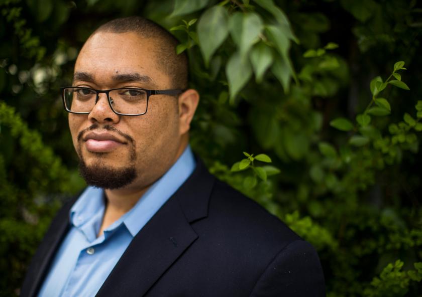 MIT mechanical engineering professor Asegun Henry He believes the key to reducing carbon emissions lies in our ability to box up the sun.  
              Image: Adam Glanzman
       
              MIT mechanical engineering professor Asegun Henry He believes the key to reducing carbon emissions lies in our ability to box up the sun.  
              Image: Adam Glanzman