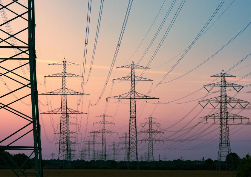 A new MIT study on expanding the U.S. electrical grid outlines the tradeoffs among reliability, cost, and emissions for different expansion strategies.