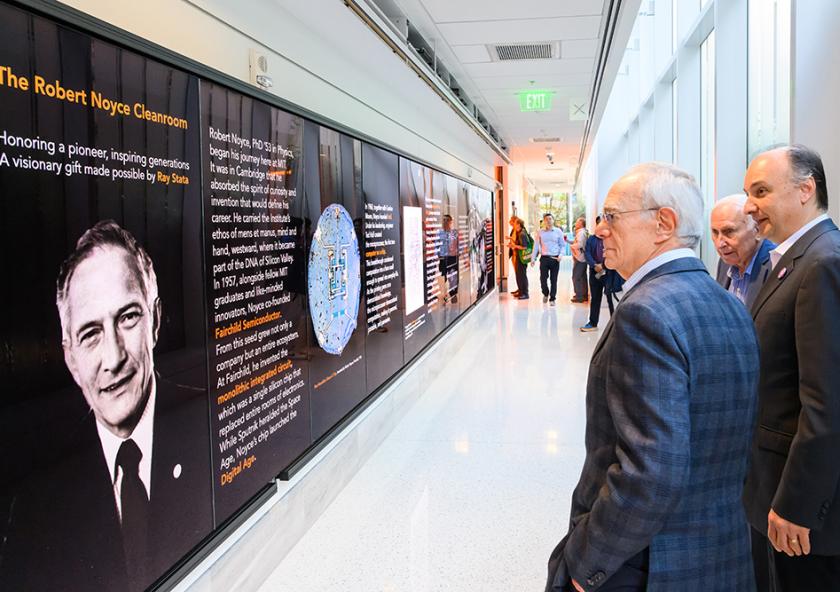 Left to right: MIT President Emeritus L Rafael Reif, MIT.nano faculty director Professor Vladimir Bulović, and Ray Stata ’57, SM ’58 view a celebration of Robert Noyce’s life and accomplishments on the MIT.nano digital gallery. Made possible through a gift by Stata, MIT.nano’s cleanroom has been named the Robert N. Noyce (1953) Cleanroom.