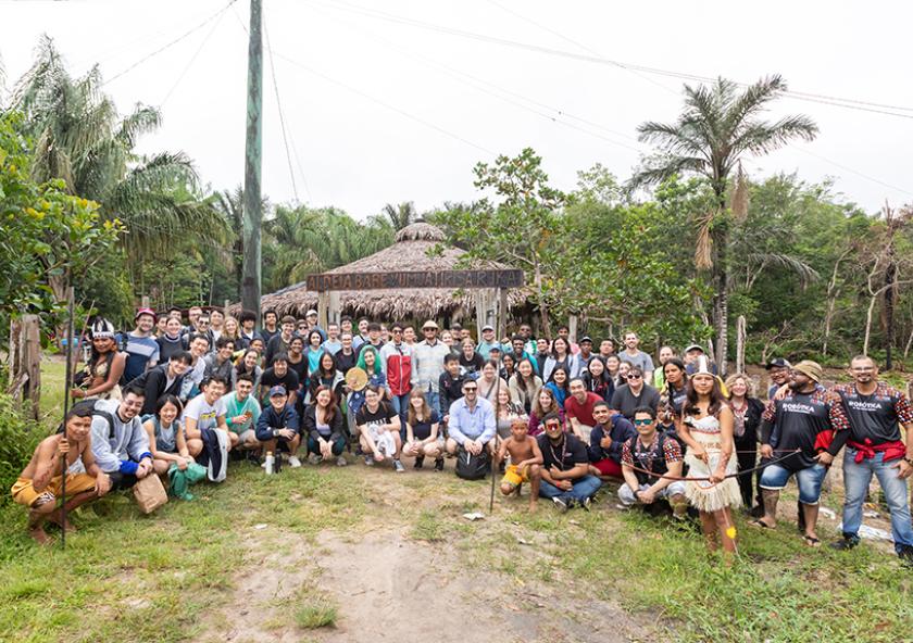 MIT musicians and tour staff with the São Sebastião community on the Tarumã Açu River in the state of Amazonas, Brazil.
Photo: Uatumã Campos Roch
MIT musicians and tour staff with the São Sebastião community on the Tarumã Açu River in the state of Amazonas, Brazil.
Photo: Uatumã Campos Roch