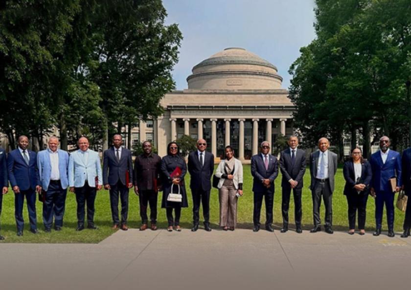 A collaboration between MIT-Africa, Sonangol, and the Instituto Superior Politécnico de Tecnologias e Ciências was formalized at a signing ceremony on MIT’s campus, with key stakeholders from all three institutions present. A collaboration between MIT-Africa, Sonangol, and the Instituto Superior Politécnico de Tecnologias e Ciências was formalized at a signing ceremony on MIT’s campus, with key stakeholders from all three institutions present.