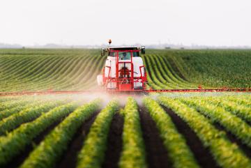 Reducing the amount of agricultural sprays used by farmers could decrease polluting runoff, while at the same time cutting farmers’ costs and perhaps enhancing productivity.