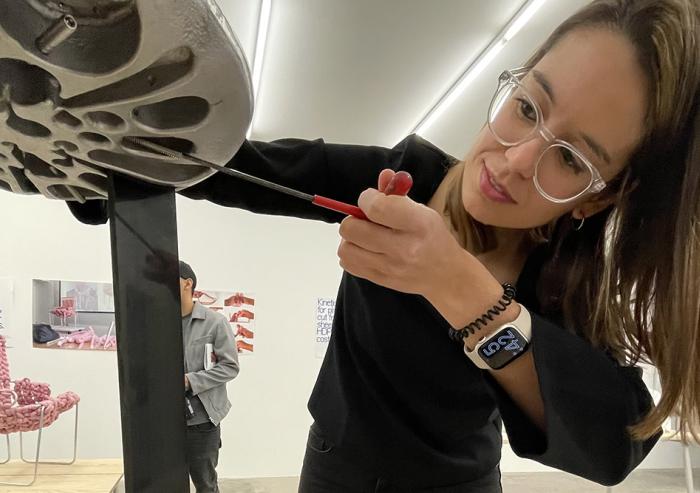 Maria Risueño Dominguez SM '22 demonstrates the adaptability of her furniture system at the opening of the “The Next 150 Year Chair” exhibit.
Photo: Maria Iacobo
Maria Risueño Dominguez SM '22 demonstrates the adaptability of her furniture system at the opening of the “The Next 150 Year Chair” exhibit.
Photo: Maria Iacobo