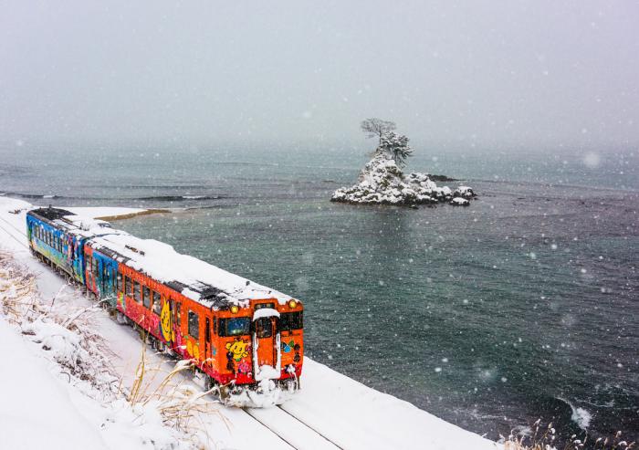 
              Episodes of heavy snowfall and rain likely contributed to a swarm of earthquakes over the past several years in northern Japan, MIT researchers find. Their study is the first to show climate conditions could initiate some quakes...