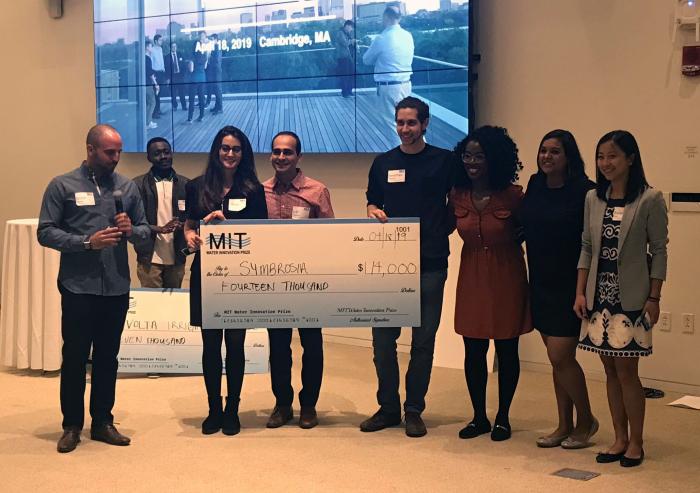 Symbrosia co-founder and CEO Alexia Akbay, second from left, and co-founder and CTO Jonathan Simonds, fourth from right, pose with members of MIT’s Water Club following the MIT Water Innovation Prize Thursday.Credit: Zach Winn