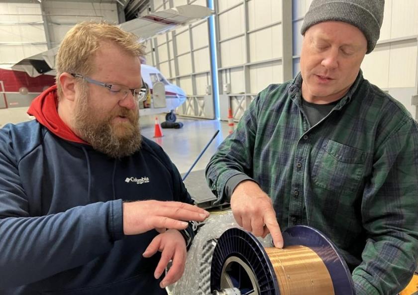 Lincoln Laboratory’s Ben Evans (left) and Dave Whelihan deployed this spool — featuring 230 feet of polymer fiber with embedded temperature and depth sensors — in the Arctic.
Photo: Seth Koenig/U.S. Navy
Lincoln Laboratory’s Ben Evans (left) and Dave Whelihan deployed this spool — featuring 230 feet of polymer fiber with embedded temperature and depth sensors — in the Arctic.
Photo: Seth Koenig/U.S. Navy