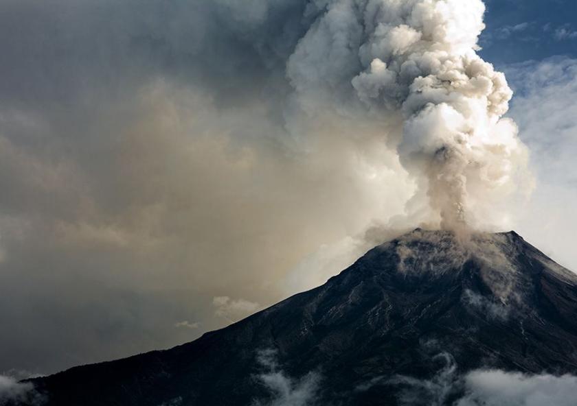 MIT engineers working with scientists in Kuwait have found that volcanic rocks, when pulverized into a fine ash, can be used as a sustainable additive in concrete structures.

