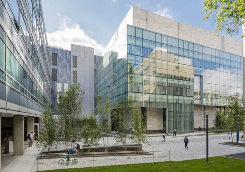 
              MIT.nano, MIT’s 216,000-square-foot, shared-access facility for nanoscience and nanotechnology research, has been awarded the American Institute of Architects (AIA) 2021 Committee on the Environment (COTE) Top Ten Award fo...