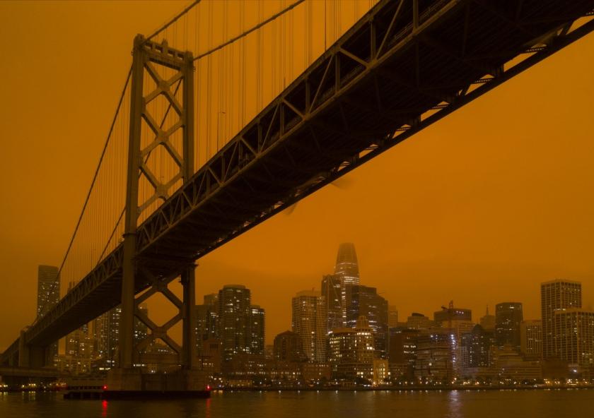 
              Smoke from the North Complex fire in summer 2020 settled over San Francisco, turning the daytime sky a dark orange.
              Photo: Christopher Michel/Wikimedia Commons
      