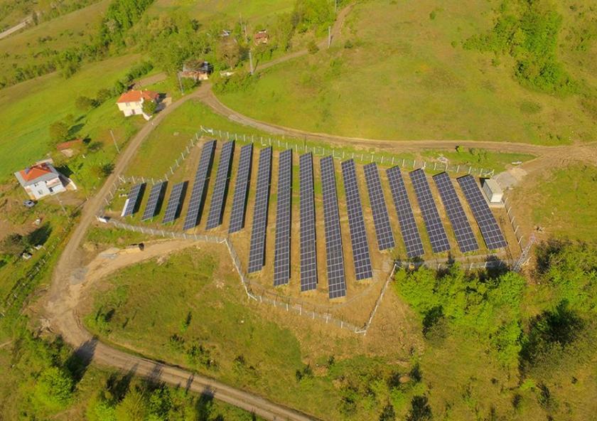 Meeting Turkey’s Paris Agreement emissions commitment will require a dramatic shift to low-carbon energy sources, such as this solar farm in Kastamonu, Turkey.Photo: Pi István Tóth
