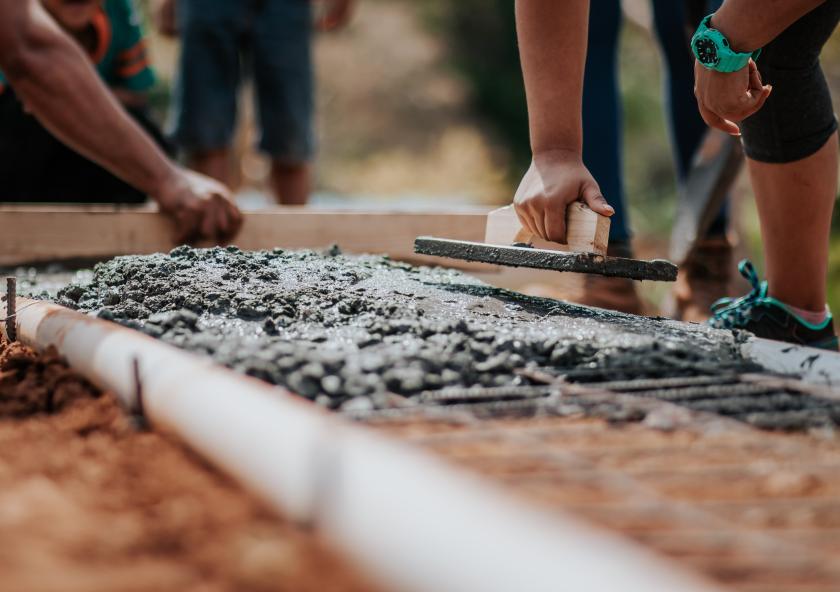
              A model developed at MIT suggests that a natural carbon uptake process in concrete could offset 5 percent of the CO2 emissions generated from the cement used in U.S. pavements.
              Photo: Rodolpho Quirós/Pexels 
      