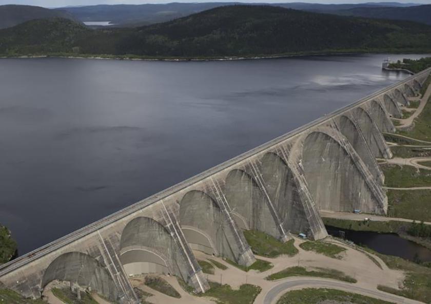The Daniel-Johnson Dam in Quebec generates 2,660 MW of electric power.
Photo courtesy of New Hampshire Public Radio.
The Daniel-Johnson Dam in Quebec generates 2,660 MW of electric power.
Photo courtesy of New Hampshire Public Radio.