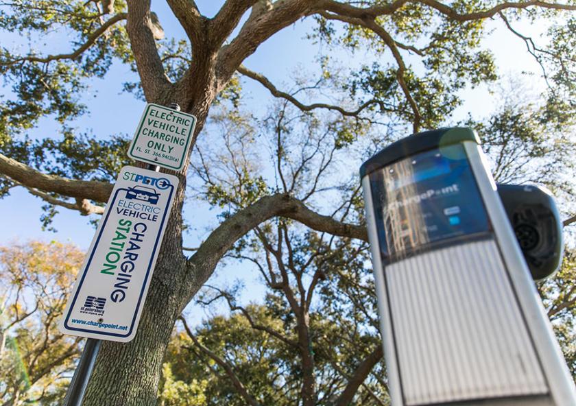 
              Electric vehicle charging station in St. Petersburg, Florida
              Photo: CityofStPete/Flickr
      