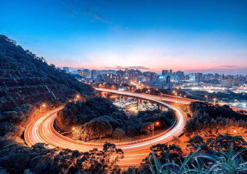 CSHub researchers are modeling the future of pavements to help departments of transportation maintain their pavement networks while lowering costs.  Photo: Luo Chris/Pexels