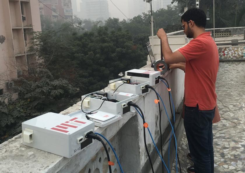 Graduate student Sidhant Pai repairs low-cost air quality sensors near Connaught Place in Central Delhi.Photo: David Hagan Graduate student Sidhant Pai repairs low-cost air quality sensors near Connaught Place in Central Delhi.Photo: David Hagan