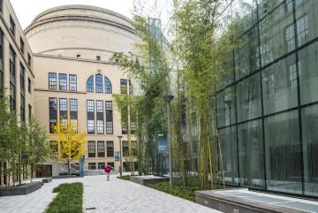 
              MIT's campus response to the pandemic has informed future modeling and demonstrated how the community can advance its important work even when displaced.
              Photo: Christopher Harting
      