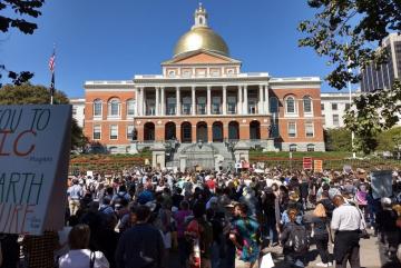 
              Lecturer Susan Murcott met many members of her EC.719 / EC.789 (Water, Climate Change, and Health) D-Lab class for the first time at the Boston climate strike on Sept. 20, 2019.
              Photo: Susan Murcott
      
