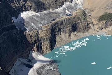 An MIT course called Reading Climate Through Media examines the media’s portrayal of global warming and the human stories that underlie this worldwide issue.Photo courtesy of MIT Comparative Media Studies/Writing.