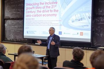 The economist Lord Nicholas Stern delivers the MIT Undergraduate Economics Association’s annual lecture, on climate economics, at MIT on Tuesday, April 9, 2019.Image: Chelsea Turner