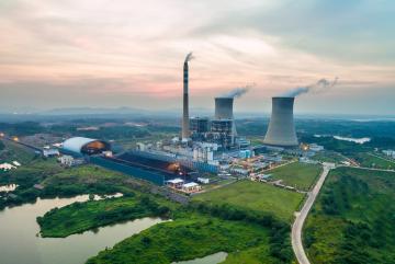 
              An MIT study shows that if U.S. nuclear power plants are retired, the burning of coal (pictured here), oil, and natural gas to fill the energy gap could cause more than 5,000 premature deaths.
              Image: iStock
      