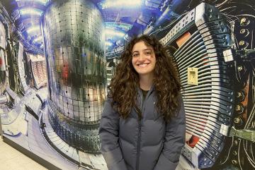 
              During her high school internship at MIT's Plasma Science and Fusion Center, Tuba Balta explored different ways to educate the public about fusion energy. "It just made me happy to help other people understand it," she says. 
       ...