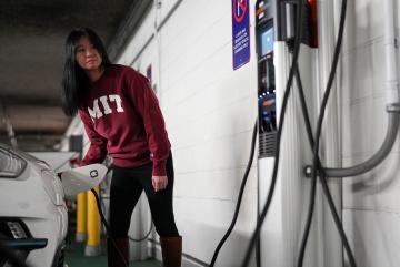 
              MIT researchers have found that, by encouraging the placing of charging stations for electric vehicles (EVs) in strategic ways, as well as setting up systems to initiate car charging at delayed times, electric vehicles could have les...