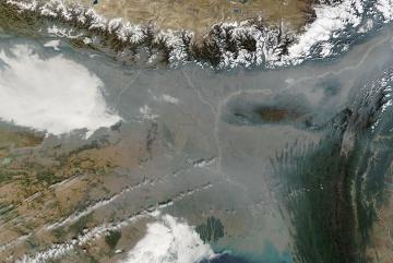 Air pollution in Bangladesh and Northern IndiaPhoto: Jacques Descloitres, MODIS Rapid Response Team, NASA/GSFC