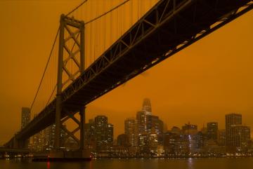 
              Smoke from the North Complex fire in summer 2020 settled over San Francisco, turning the daytime sky a dark orange.
              Photo: Christopher Michel/Wikimedia Commons
      