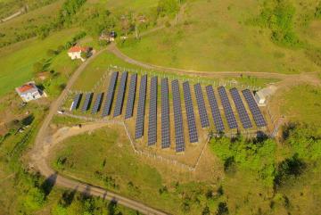 Meeting Turkey’s Paris Agreement emissions commitment will require a dramatic shift to low-carbon energy sources, such as this solar farm in Kastamonu, Turkey.Photo: Pi István Tóth