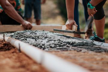 
              A model developed at MIT suggests that a natural carbon uptake process in concrete could offset 5 percent of the CO2 emissions generated from the cement used in U.S. pavements.
              Photo: Rodolpho Quirós/Pexels 
      