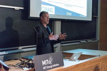 Daniel Kammen, professor of energy at the University of California at Berkeley, spoke on clean energy innovation and implementation in a talk at MIT.Photo: Francesca McCaffrey/MIT Energy Initiative