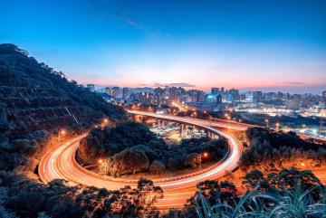 CSHub researchers are modeling the future of pavements to help departments of transportation maintain their pavement networks while lowering costs.  Photo: Luo Chris/Pexels