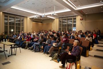 
              Attendees examine the ideas and information under discussion during the first "Civil Discourse" event at MIT. 
              Photo: Kevin Ly
      