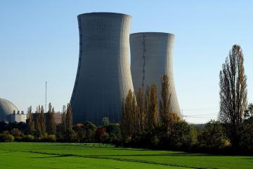 “What this study shows is that rather than shut down nuclear plants, you can operate them in a way that makes room for renewables,” says MIT Energy Initiative researcher Jesse Jenkins. “It shows that flexible nuclear plants can play muc...