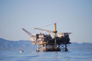 
              An oil rig in the Santa Barbara Channel
              Photo: dirtsailor2003/Flickr
      