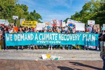 
              DC Youth Climate Strike 2019 at the U.S. Capitol 
              Photo: Hillel Steinberg/Flickr
      