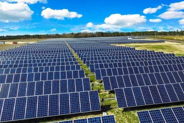 
              Utility-scale photovoltaic arrays are an economic investment across most of the United States when health and climate benefits are taken into account, concludes an analysis by MITEI postdoc Patrick Brown and Senior Lecturer Franci...
