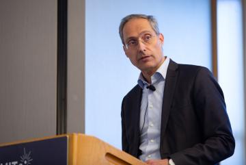 
              At the MIT Energy Initiative Fall Colloquium, Shell Chief Technology Officer Yuri Sebregts discussed pathways to meet growing global energy needs. 
              Photo: Kelley Travers
      